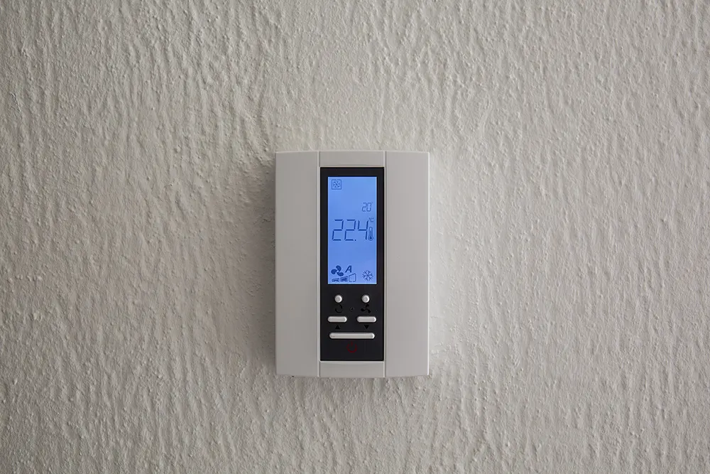 Regulador de temperatura en la habitación del Hotel Villa Miel